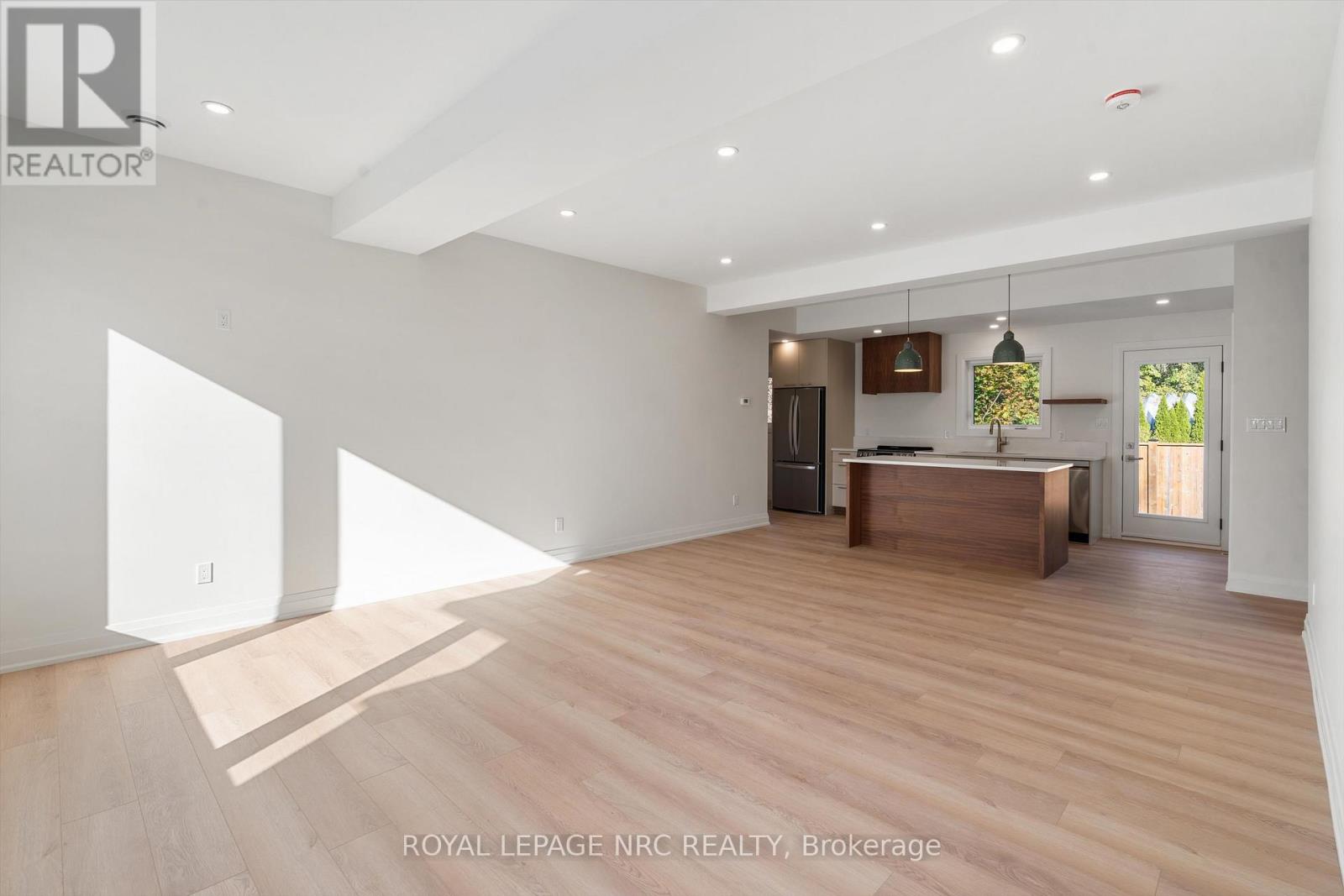 7619 Mulhern Road, Niagara Falls, Ontario L2H 1B3 - Photo 4 - X12523294