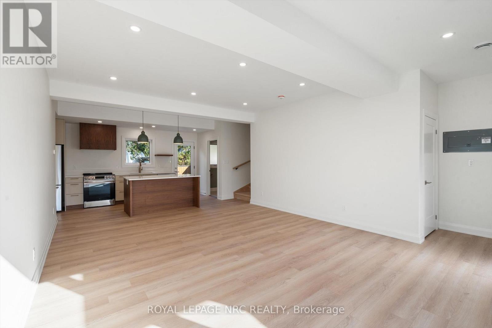 7619 Mulhern Road, Niagara Falls, Ontario L2H 1B3 - Photo 5 - X12523294