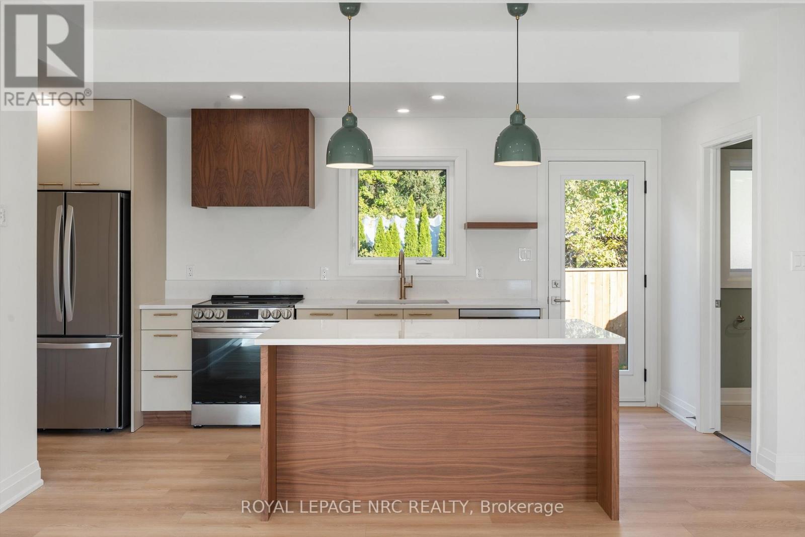 7619 Mulhern Road, Niagara Falls, Ontario L2H 1B3 - Photo 6 - X12523294