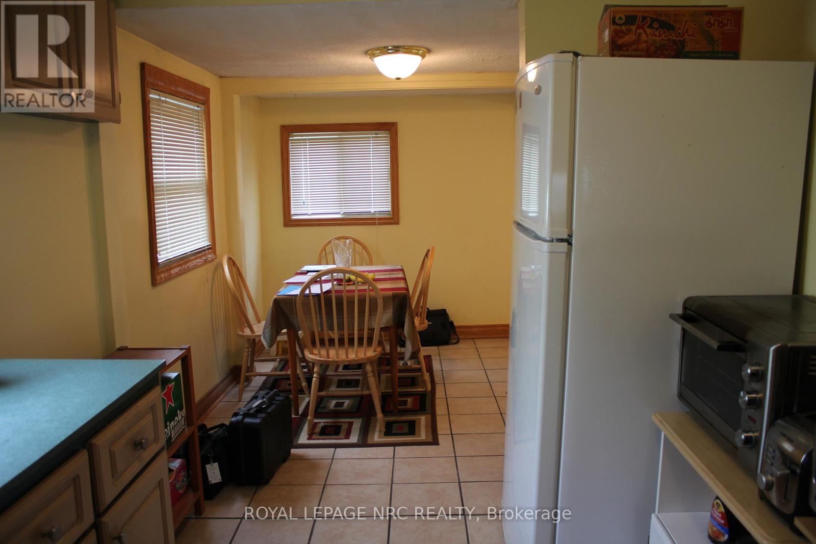 18 Cosby Avenue, St. Catharines, Ontario L2M 5R4 - Photo 4 - X12523376