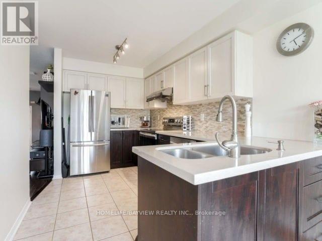 10 Lodgeway Drive, Vaughan, Ontario  L6A 3S3 - Photo 4 - N12523146