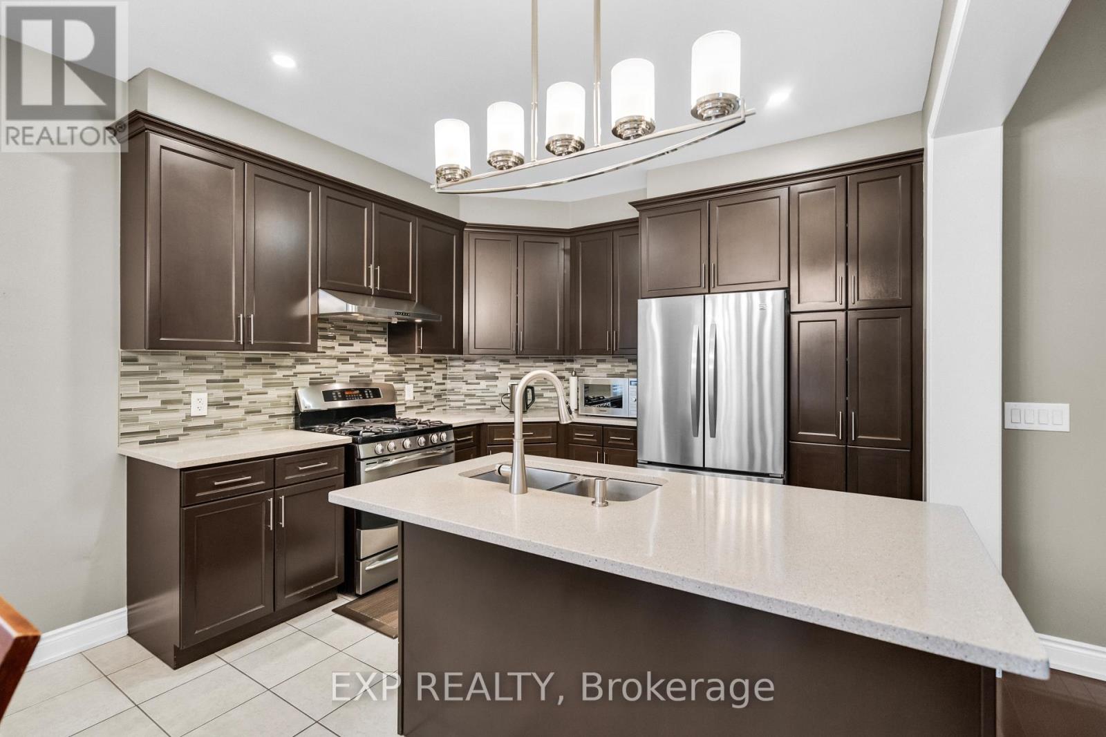 6 Mcmahon Court, Richmond Hill, Ontario  L4E 0T6 - Photo 12 - N12523202