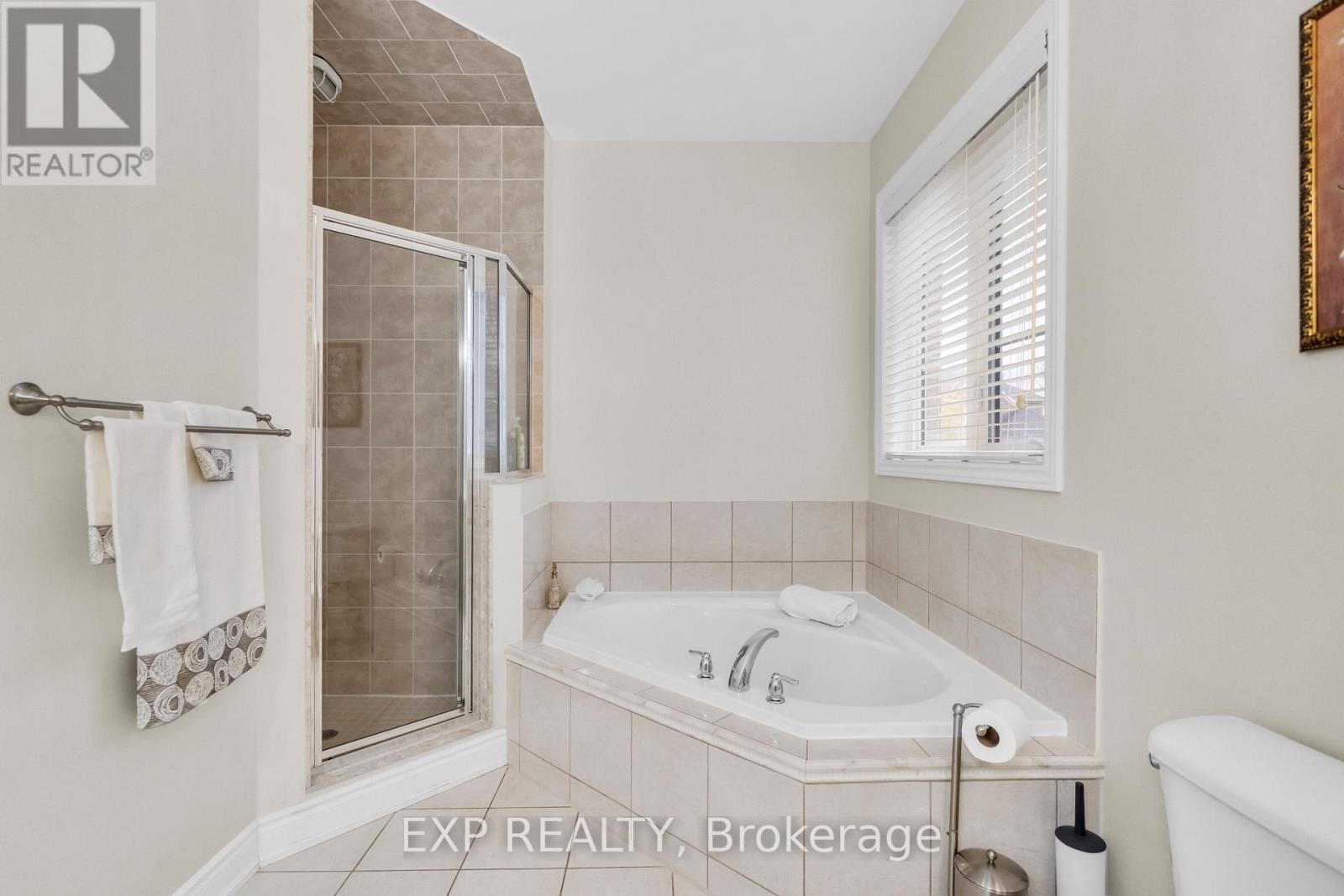 6 Mcmahon Court, Richmond Hill, Ontario  L4E 0T6 - Photo 22 - N12523202