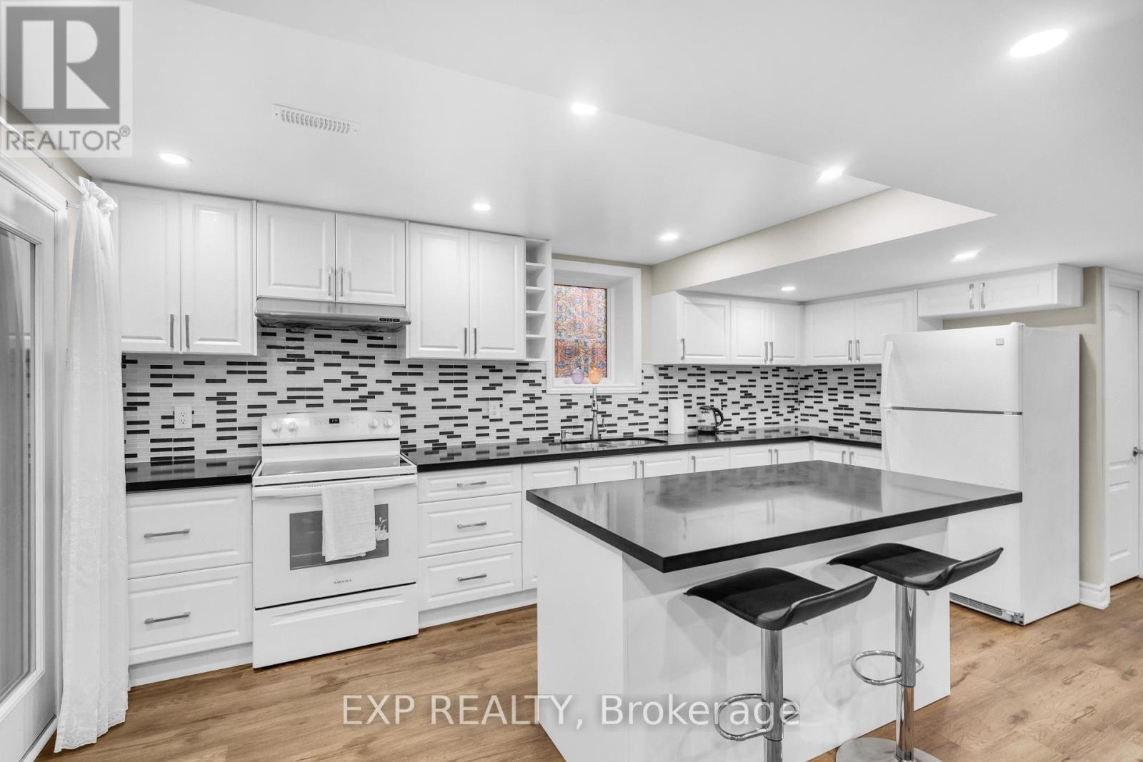 6 Mcmahon Court, Richmond Hill, Ontario  L4E 0T6 - Photo 37 - N12523202