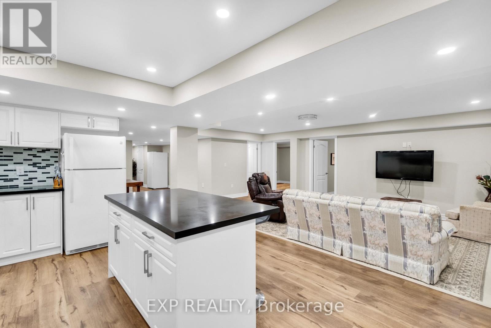 6 Mcmahon Court, Richmond Hill, Ontario  L4E 0T6 - Photo 38 - N12523202