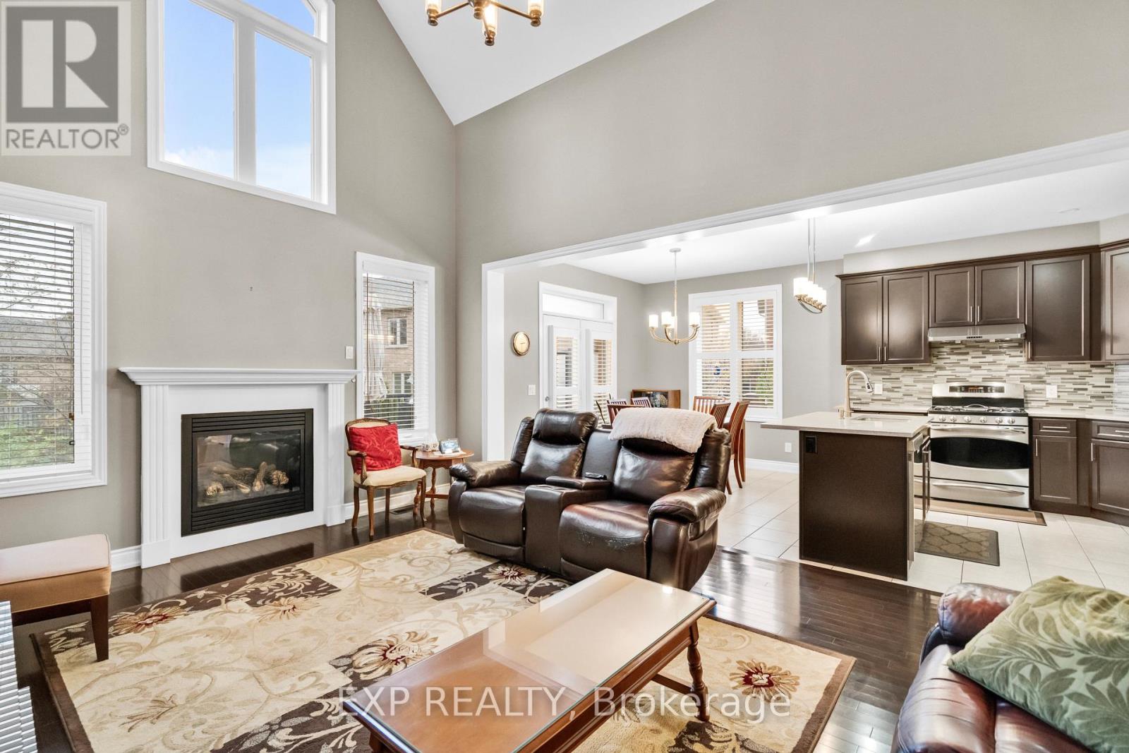 6 Mcmahon Court, Richmond Hill, Ontario  L4E 0T6 - Photo 8 - N12523202