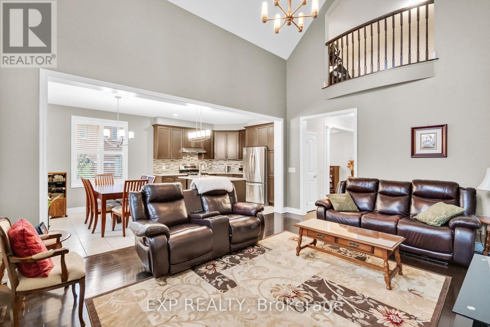 6 Mcmahon Court, Richmond Hill, Ontario  L4E 0T6 - Photo 9 - N12523202