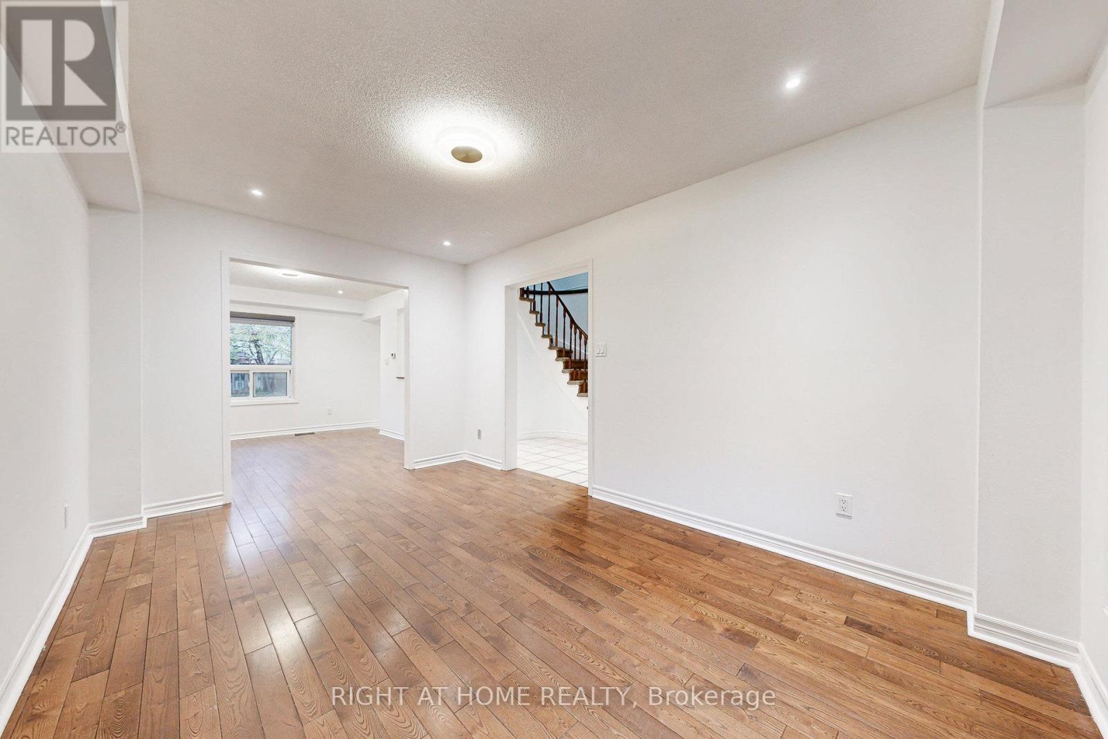 91 O'shaughnessy Crescent, Barrie, Ontario L4N 7L9 - Photo 10 - S12523096