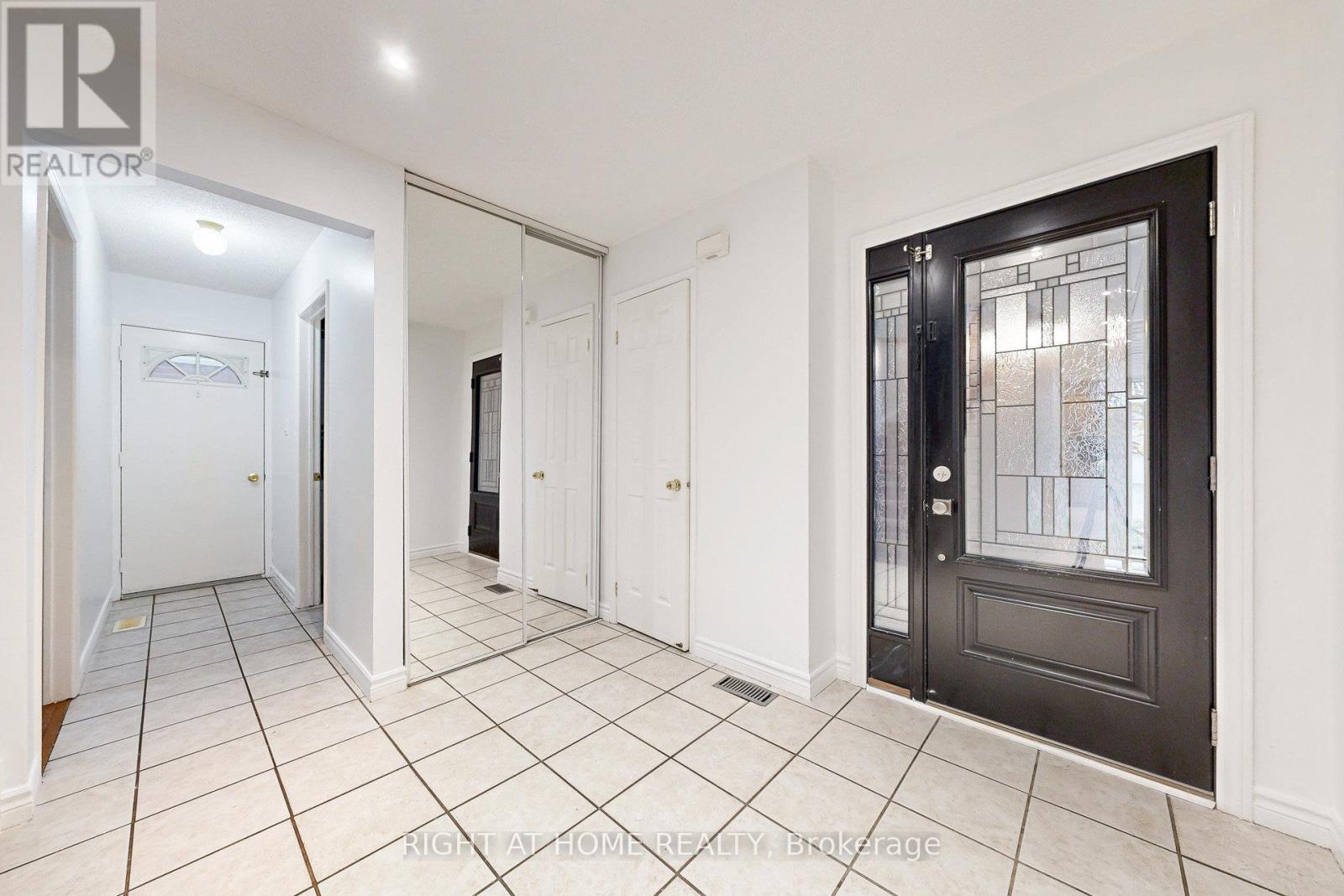 91 O'shaughnessy Crescent, Barrie, Ontario L4N 7L9 - Photo 4 - S12523096