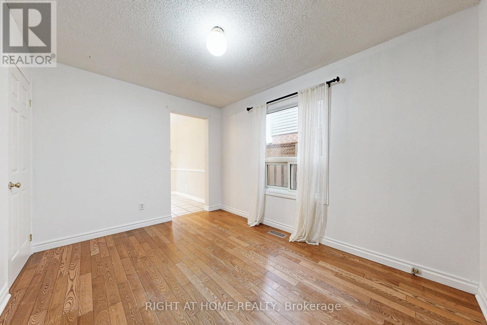 91 O'shaughnessy Crescent, Barrie, Ontario L4N 7L9 - Photo 6 - S12523096