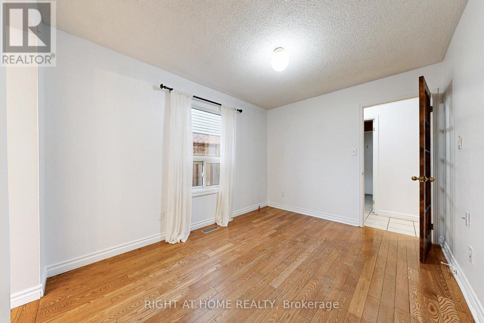 91 O'shaughnessy Crescent, Barrie, Ontario L4N 7L9 - Photo 8 - S12523096