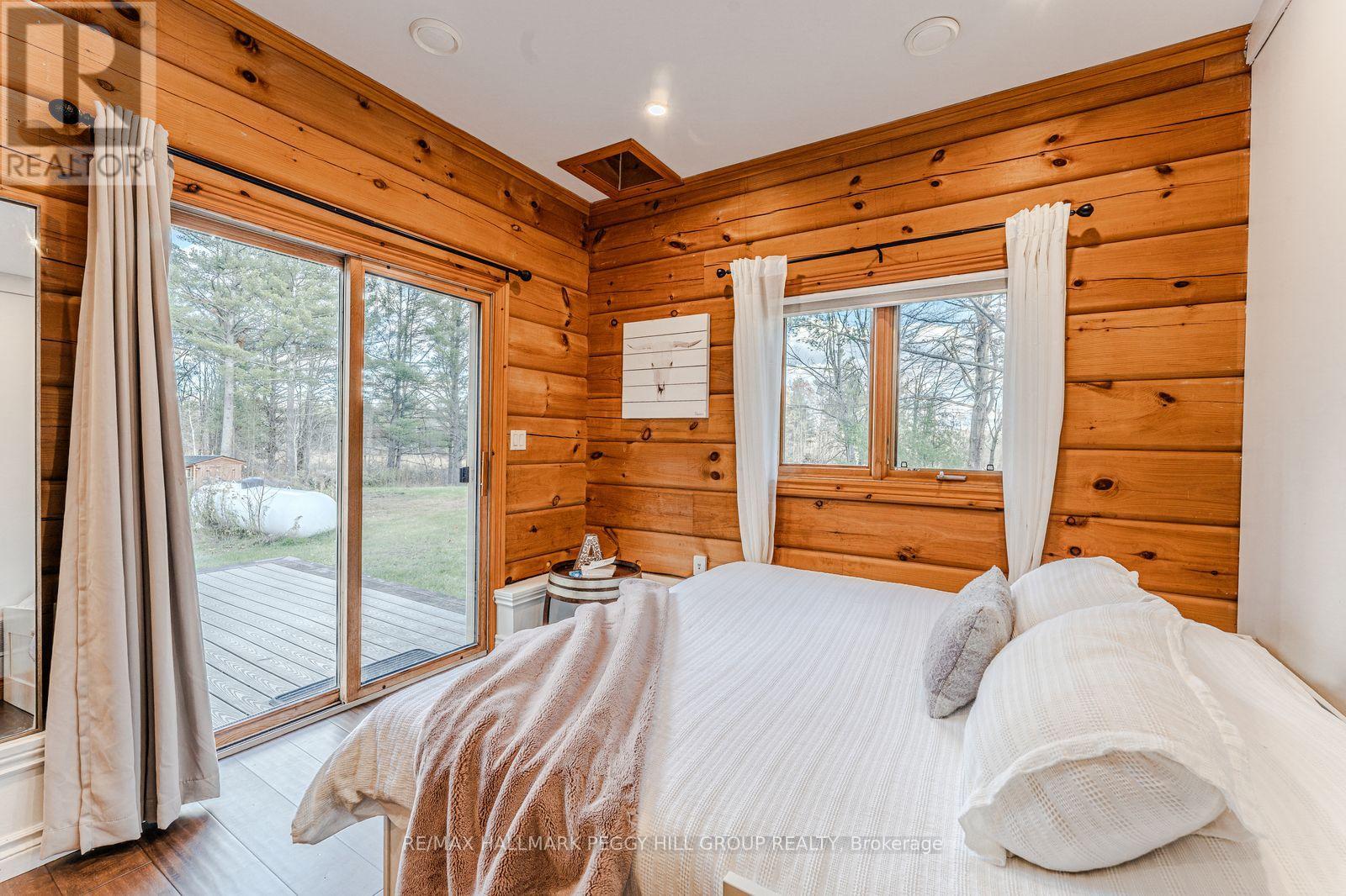 2504 Fairgrounds Road, Ramara, Ontario  L0K 2B0 - Photo 16 - S12523132