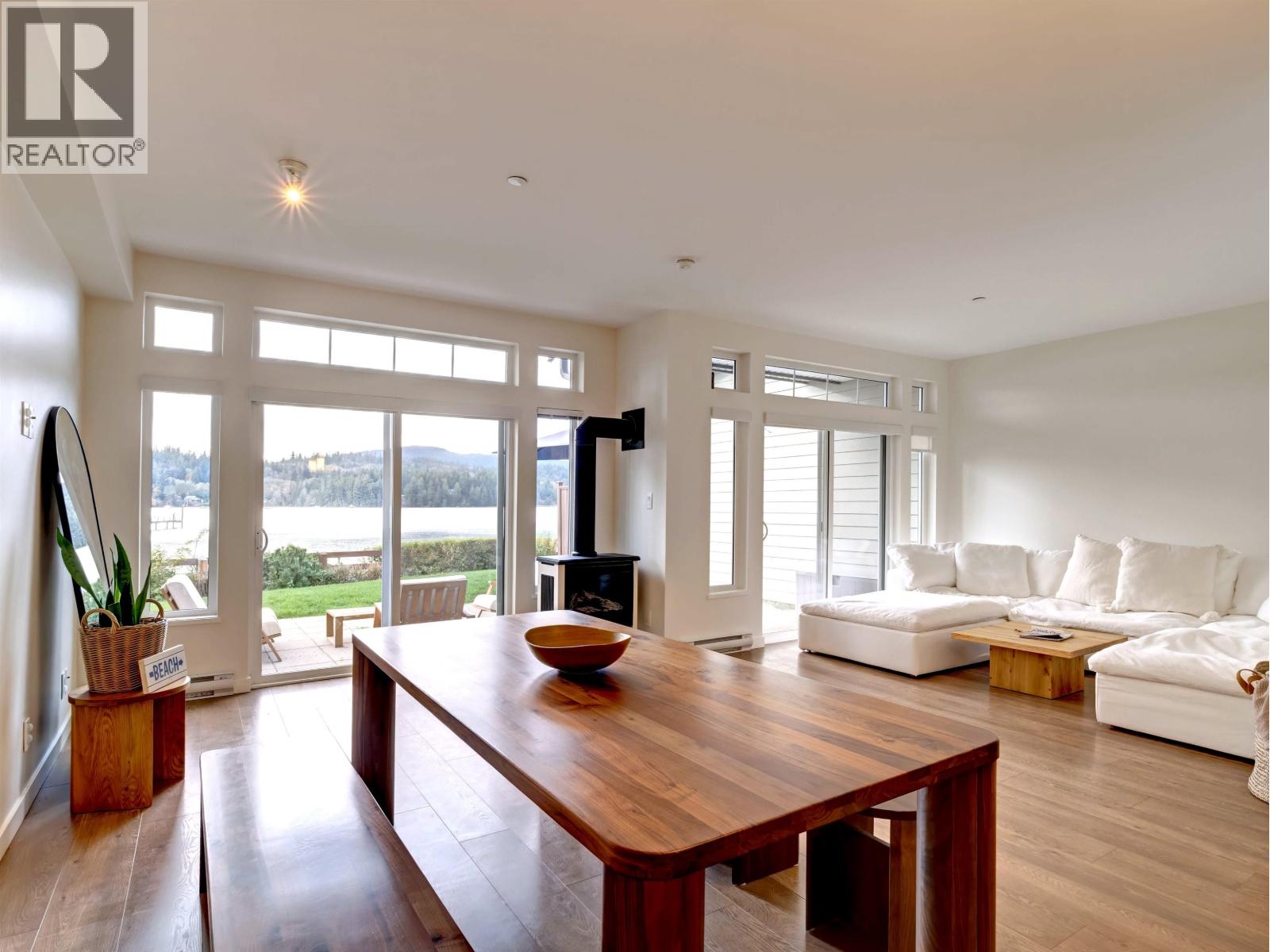 5917 Beachgate Lane, Sechelt, British Columbia  V7Z 0S3 - Photo 3 - R3065484