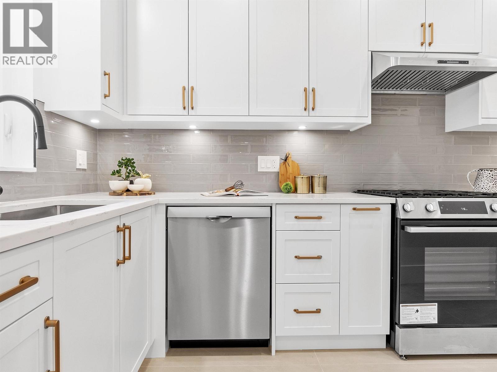 2 4761 Clinton Street, Burnaby, British Columbia V5J 2L1 - Photo 11 - R3065753