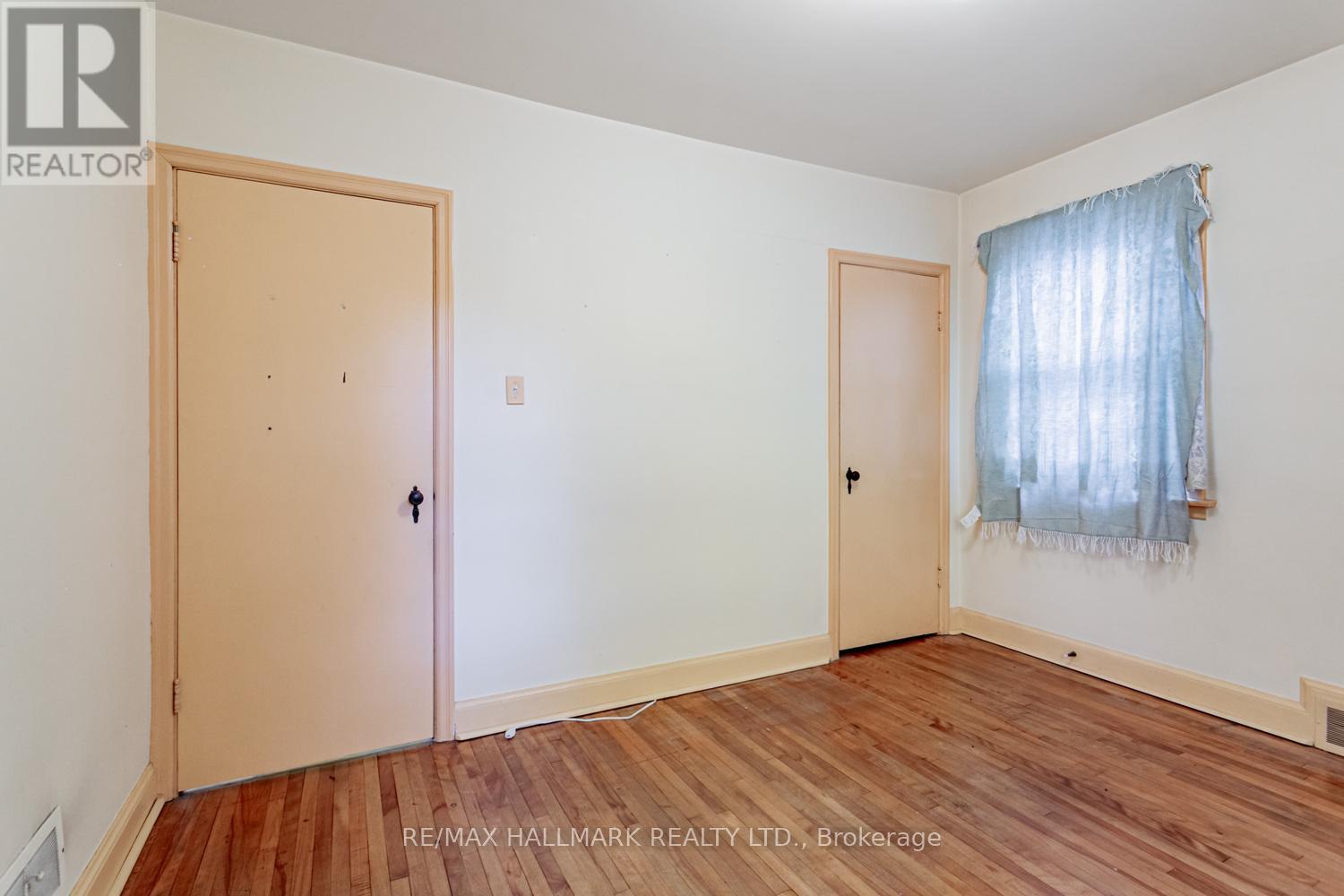 56 Delroy Drive, Toronto, Ontario  M8Y 1N2 - Photo 10 - W12523124