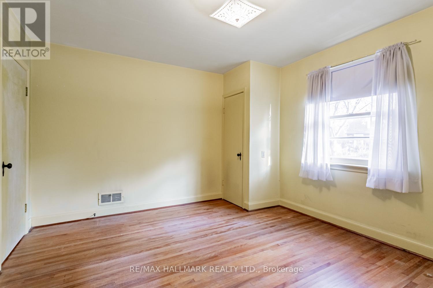 56 Delroy Drive, Toronto, Ontario  M8Y 1N2 - Photo 12 - W12523124