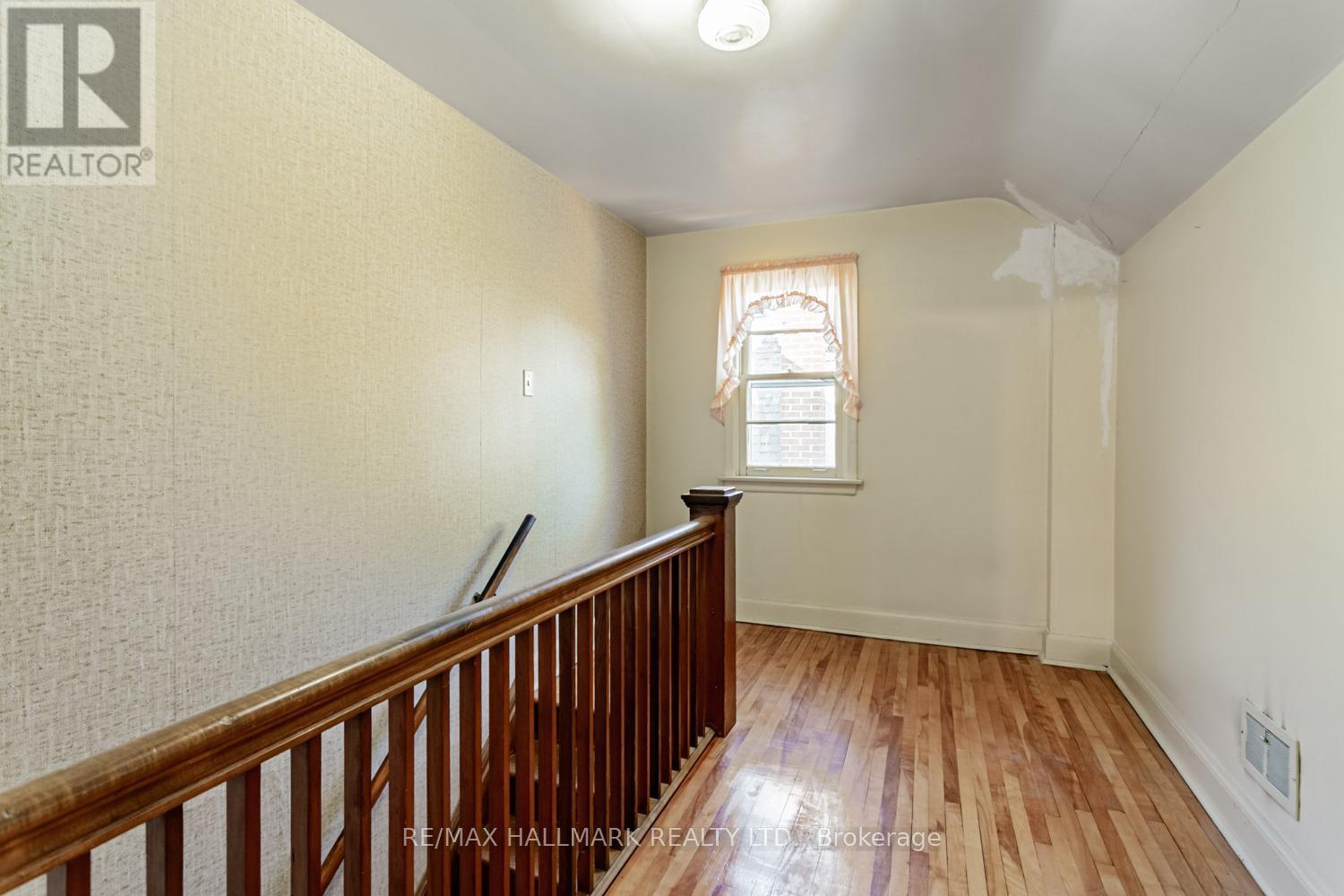 56 Delroy Drive, Toronto, Ontario  M8Y 1N2 - Photo 14 - W12523124