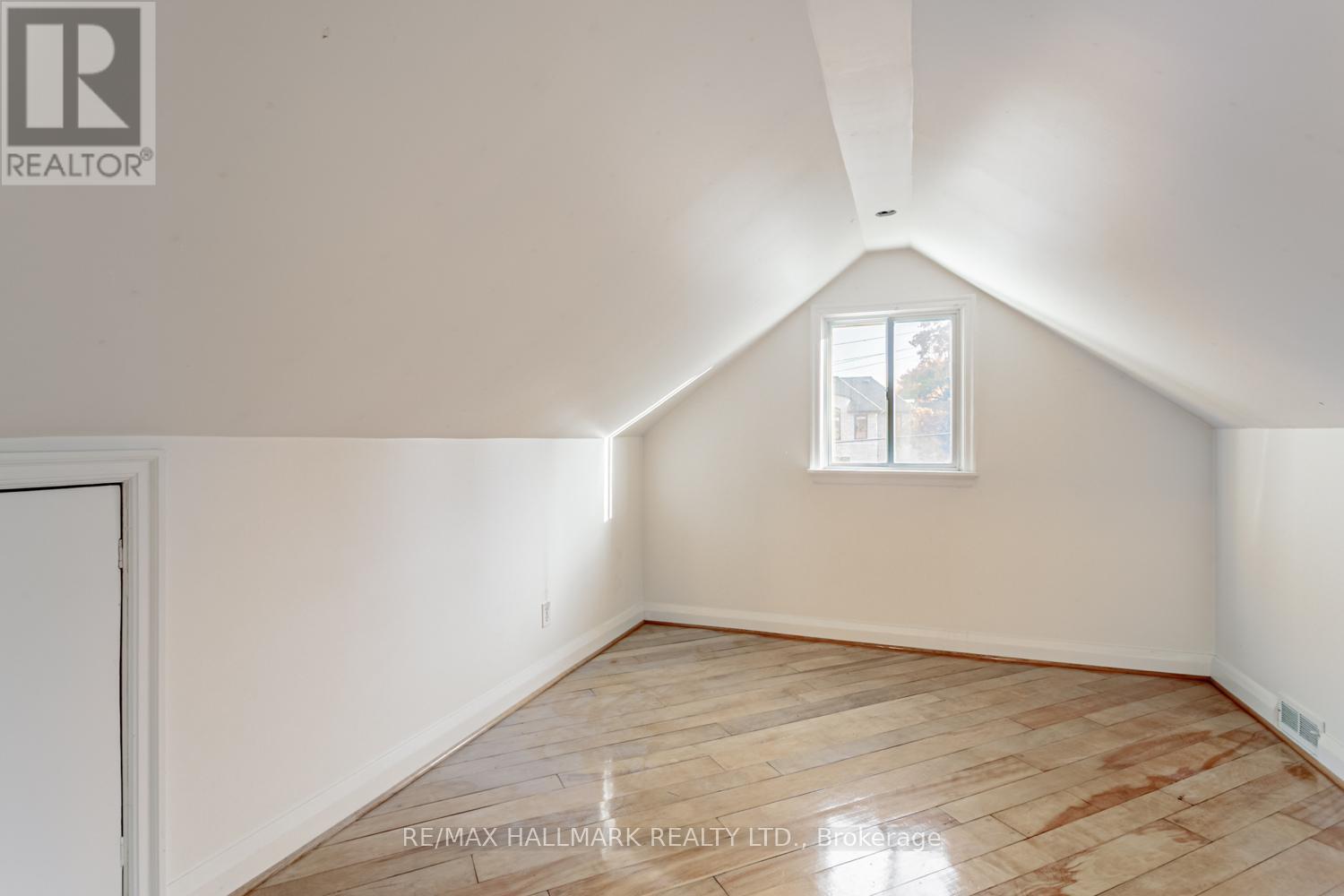 56 Delroy Drive, Toronto, Ontario  M8Y 1N2 - Photo 18 - W12523124