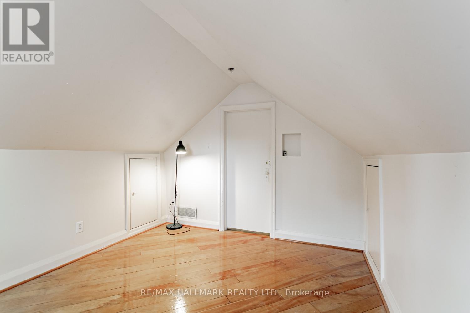 56 Delroy Drive, Toronto, Ontario  M8Y 1N2 - Photo 19 - W12523124