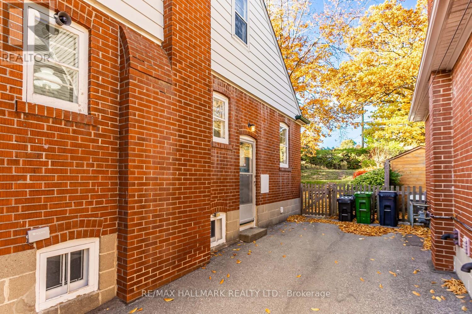 56 Delroy Drive, Toronto, Ontario  M8Y 1N2 - Photo 24 - W12523124