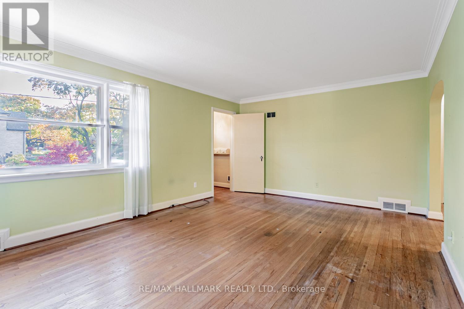 56 Delroy Drive, Toronto, Ontario  M8Y 1N2 - Photo 4 - W12523124