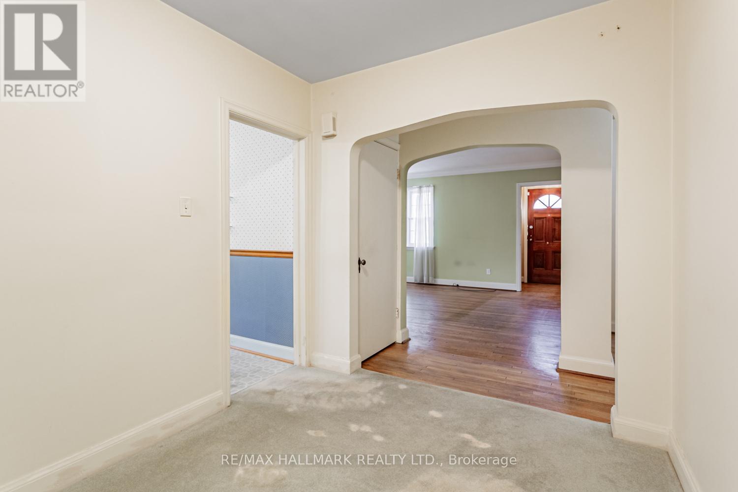 56 Delroy Drive, Toronto, Ontario  M8Y 1N2 - Photo 5 - W12523124