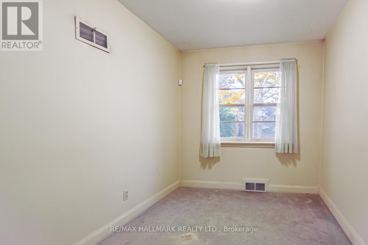 56 Delroy Drive, Toronto, Ontario  M8Y 1N2 - Photo 6 - W12523124