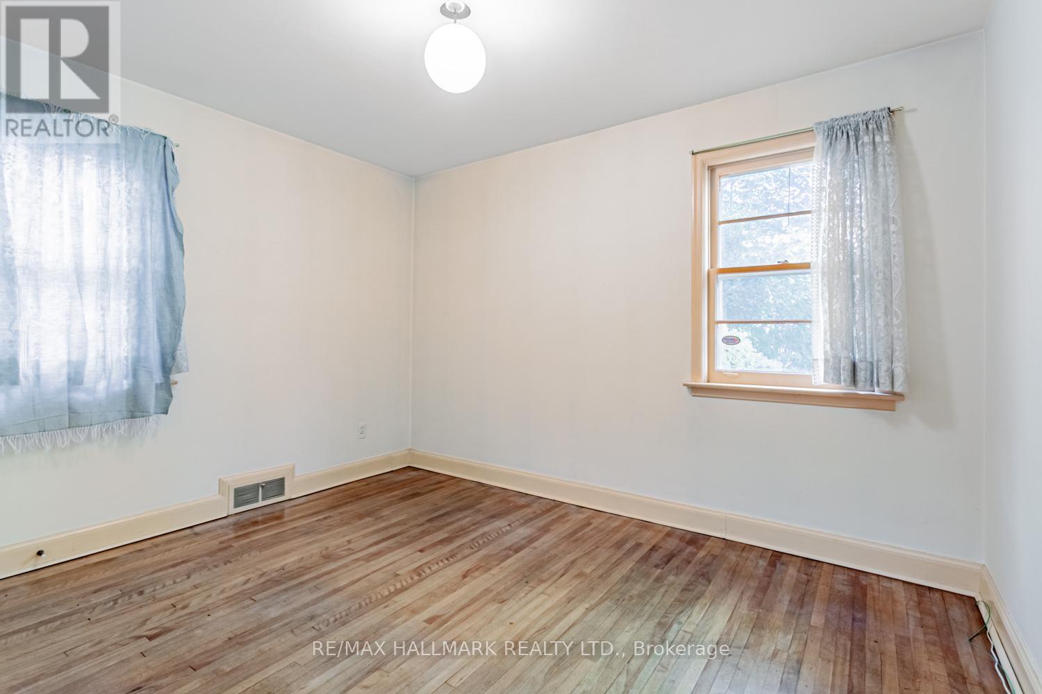 56 Delroy Drive, Toronto, Ontario  M8Y 1N2 - Photo 9 - W12523124