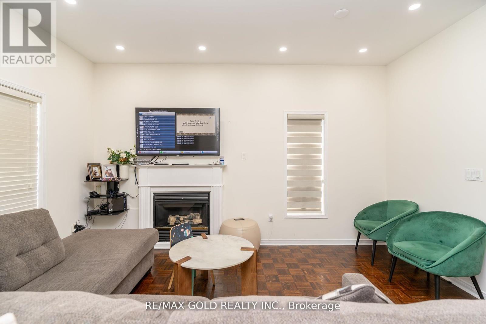 32 Rubysilver Drive, Brampton, Ontario L6P 1P9 - Photo 11 - W12523150