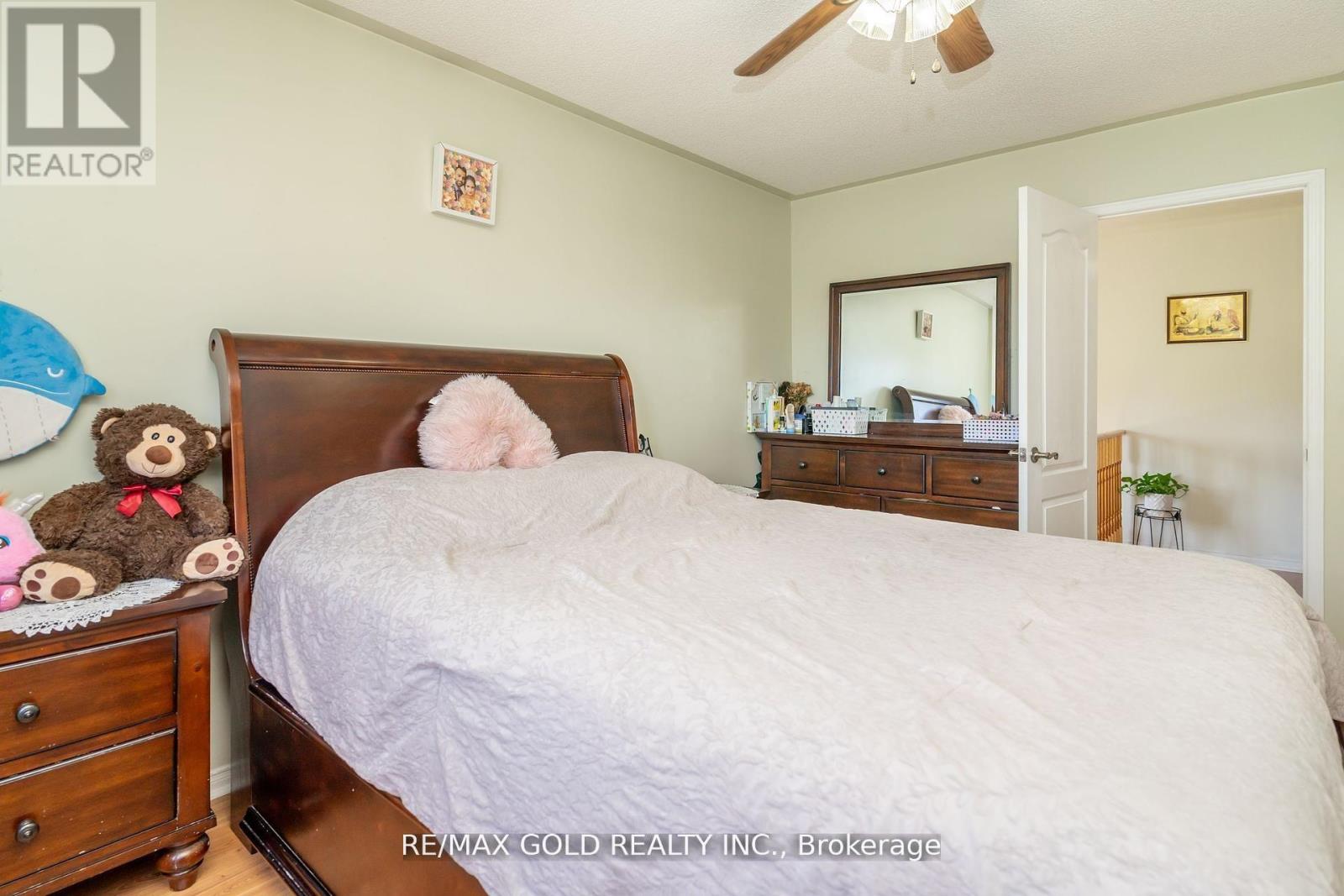 32 Rubysilver Drive, Brampton, Ontario L6P 1P9 - Photo 21 - W12523150