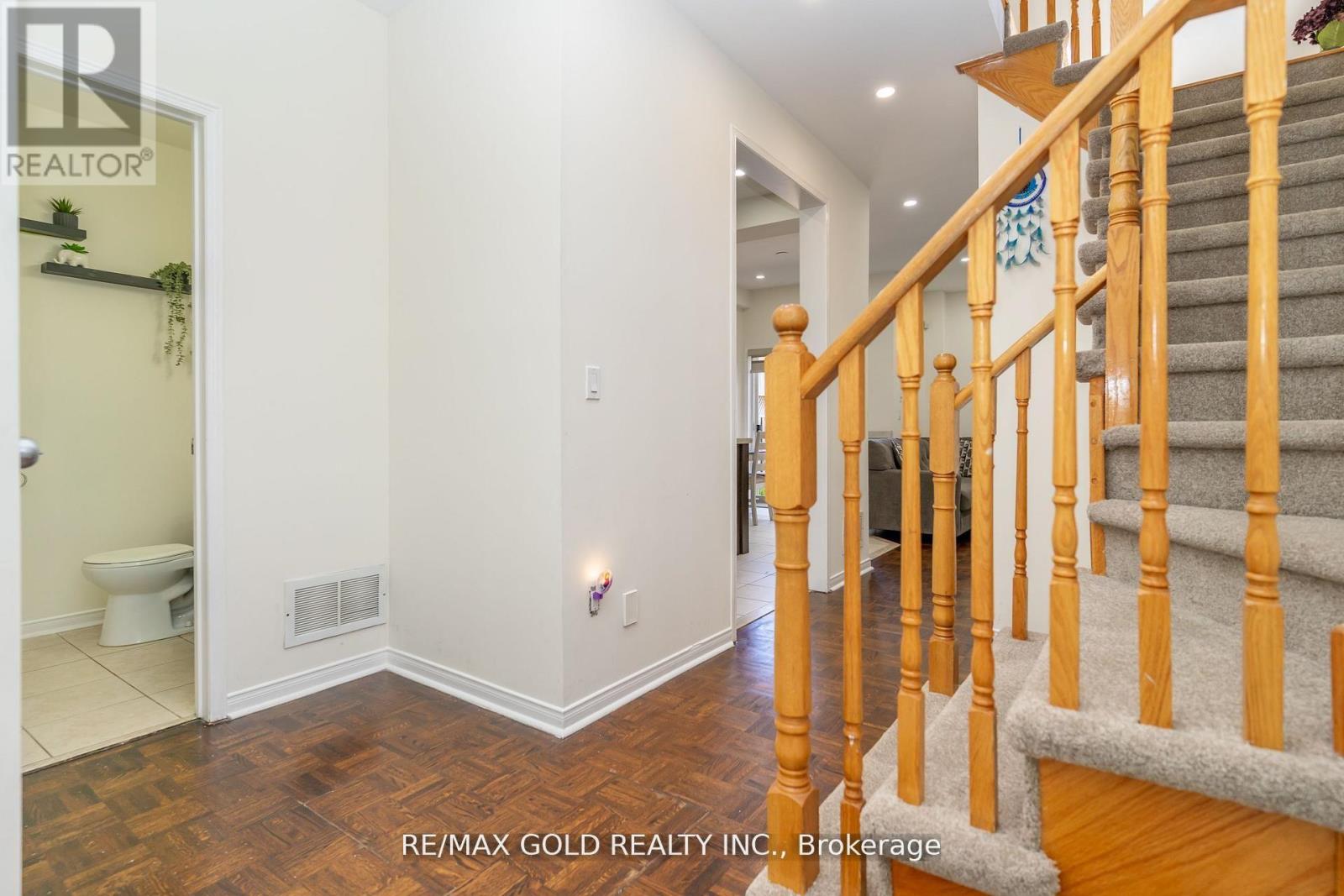 32 Rubysilver Drive, Brampton, Ontario L6P 1P9 - Photo 6 - W12523150