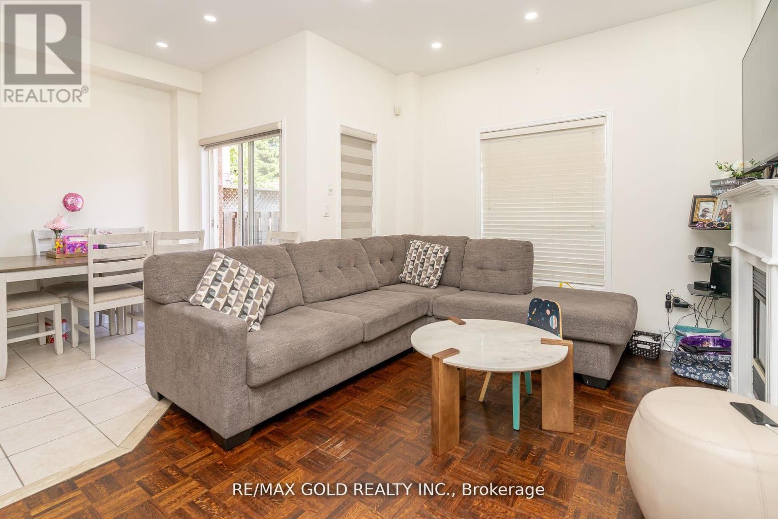 32 Rubysilver Drive, Brampton, Ontario L6P 1P9 - Photo 9 - W12523150