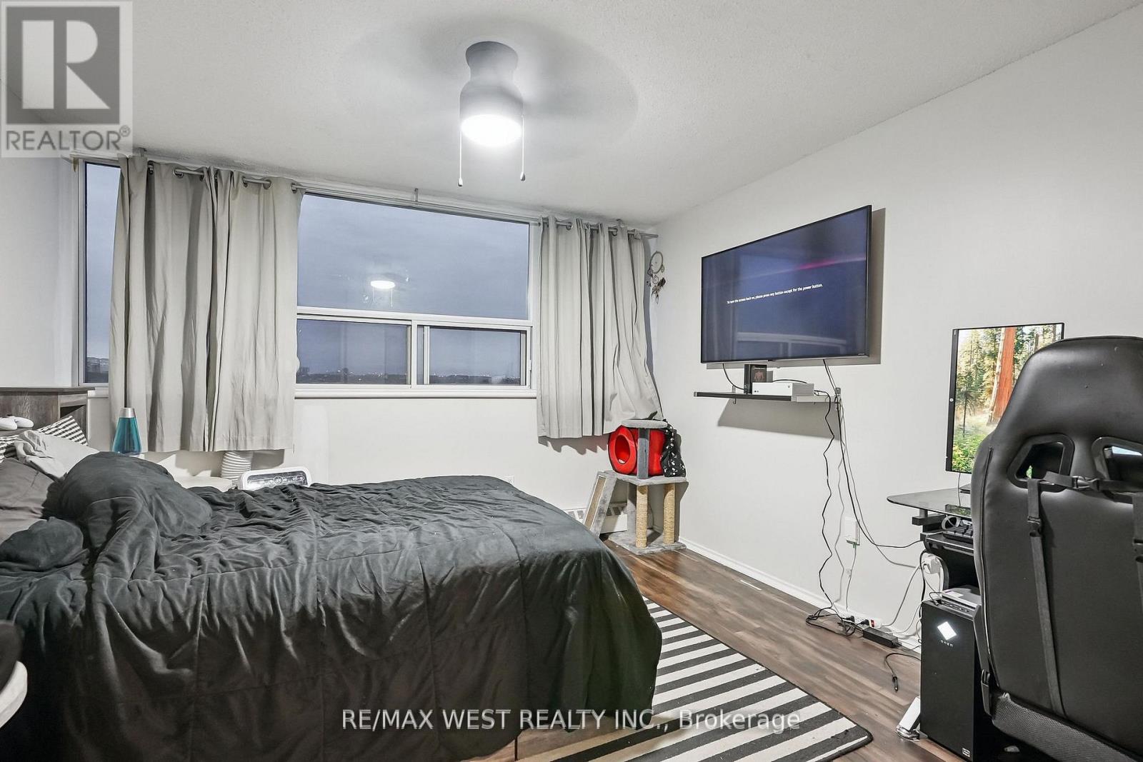 1203 - 530 Lolita Gardens, Mississauga, Ontario L5A 3T2 - Photo 5 - W12523162