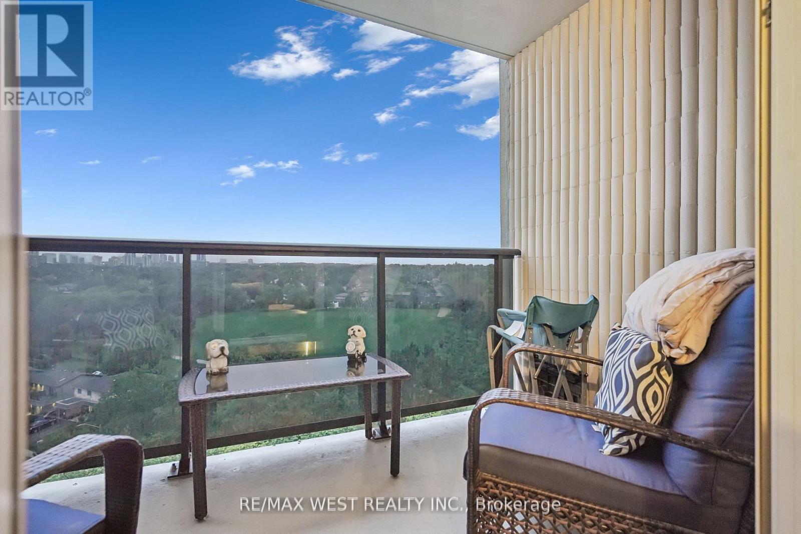 1203 - 530 Lolita Gardens, Mississauga, Ontario L5A 3T2 - Photo 7 - W12523162