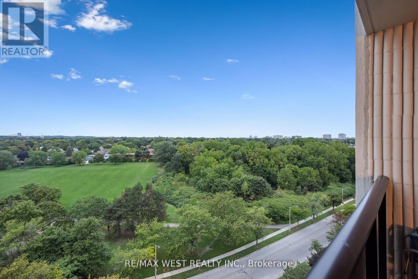 1203 - 530 Lolita Gardens, Mississauga, Ontario L5A 3T2 - Photo 8 - W12523162