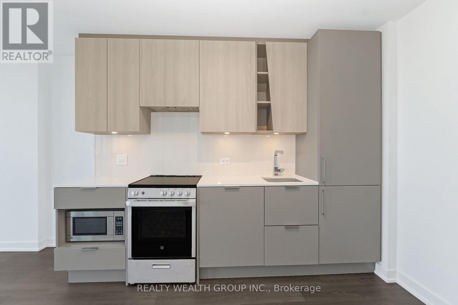 3911 - 3900 Confederation Parkway, Mississauga, Ontario  L5B 0M3 - Photo 14 - W12523174