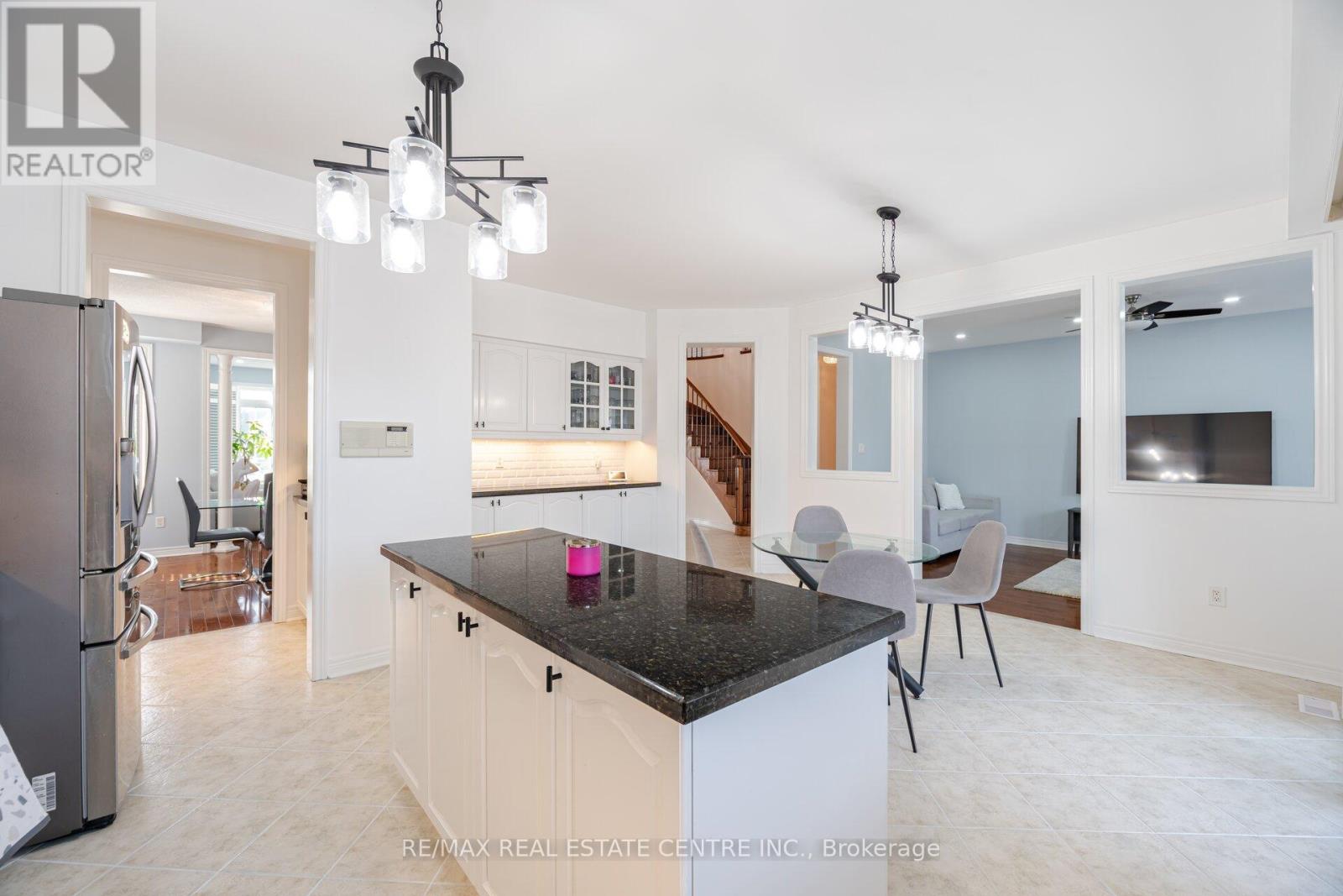 7 Prince Edward Boulevard, Brampton, Ontario  L6P 2E1 - Photo 9 - W12523176