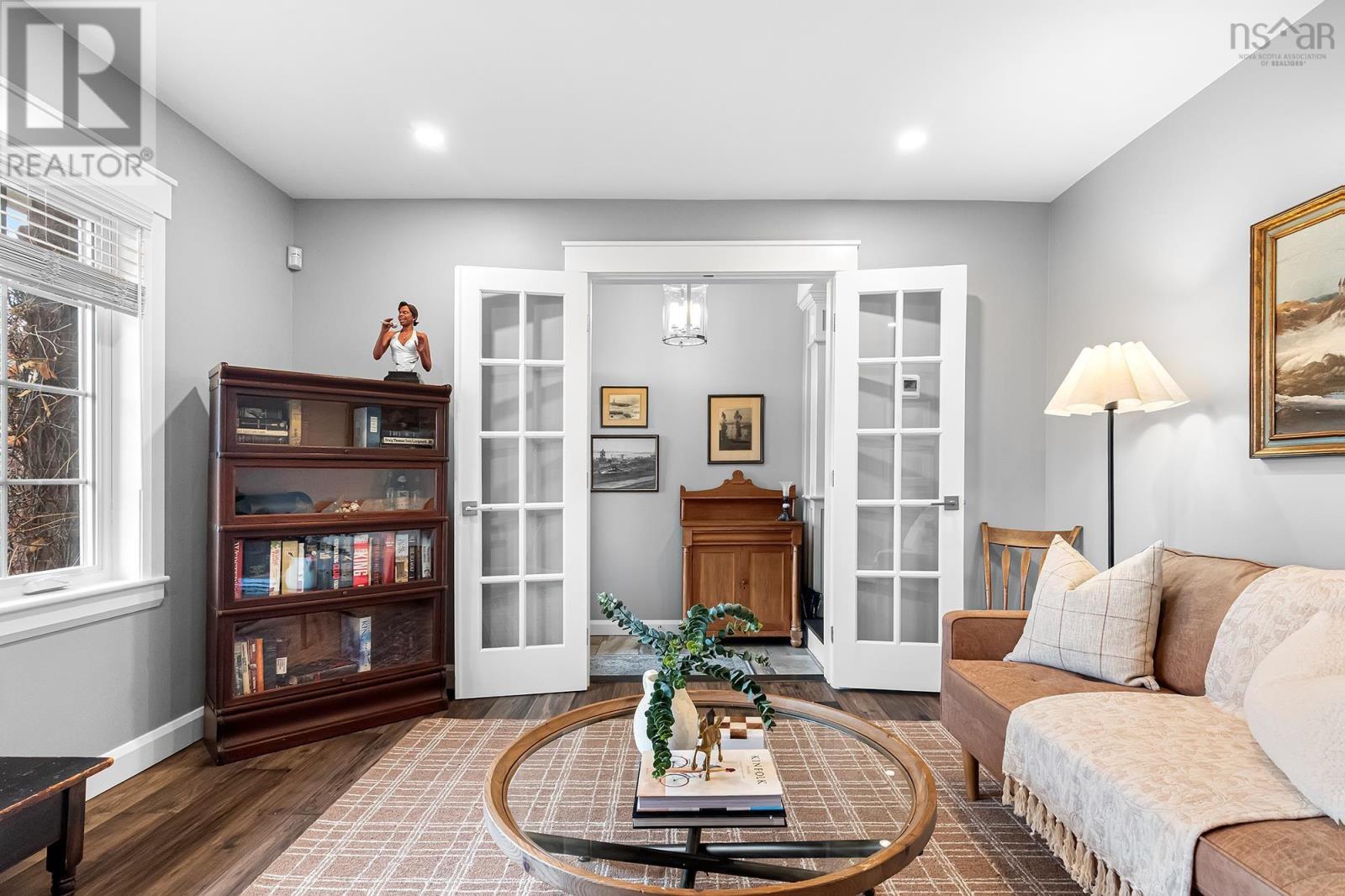 Property at 27 Stone Gate Court image 4