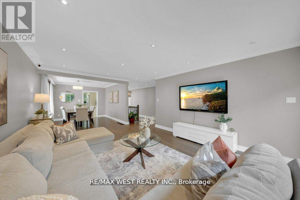 151 Brahms Avenue, Toronto, Ontario  M2H 1H9 - Photo 12 - C12523234