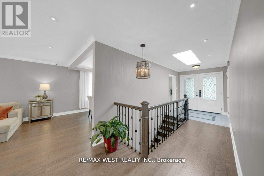 151 Brahms Avenue, Toronto, Ontario  M2H 1H9 - Photo 4 - C12523234