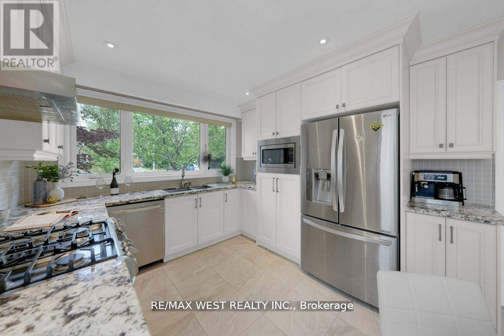 151 Brahms Avenue, Toronto, Ontario  M2H 1H9 - Photo 6 - C12523234