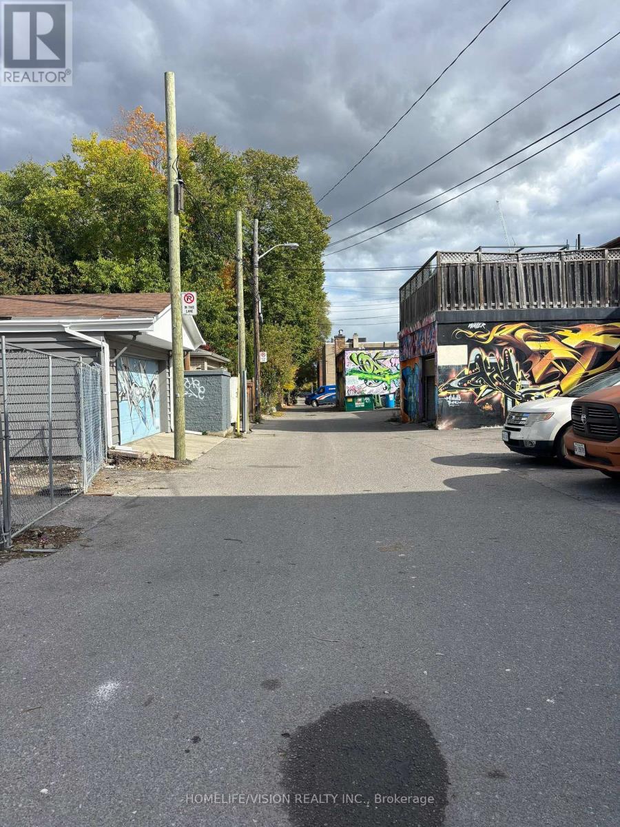 0 Sutherland Drive, Toronto, Ontario  M4G 2L1 - Photo 6 - C12523356