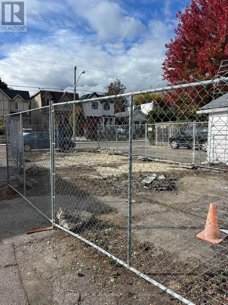 0 Sutherland Drive, Toronto, Ontario  M4G 2L1 - Photo 7 - C12523356