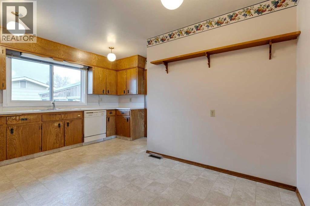 6320 Rundlehorn Drive Ne, Calgary, Alberta  T1Y 1M7 - Photo 11 - A2268766