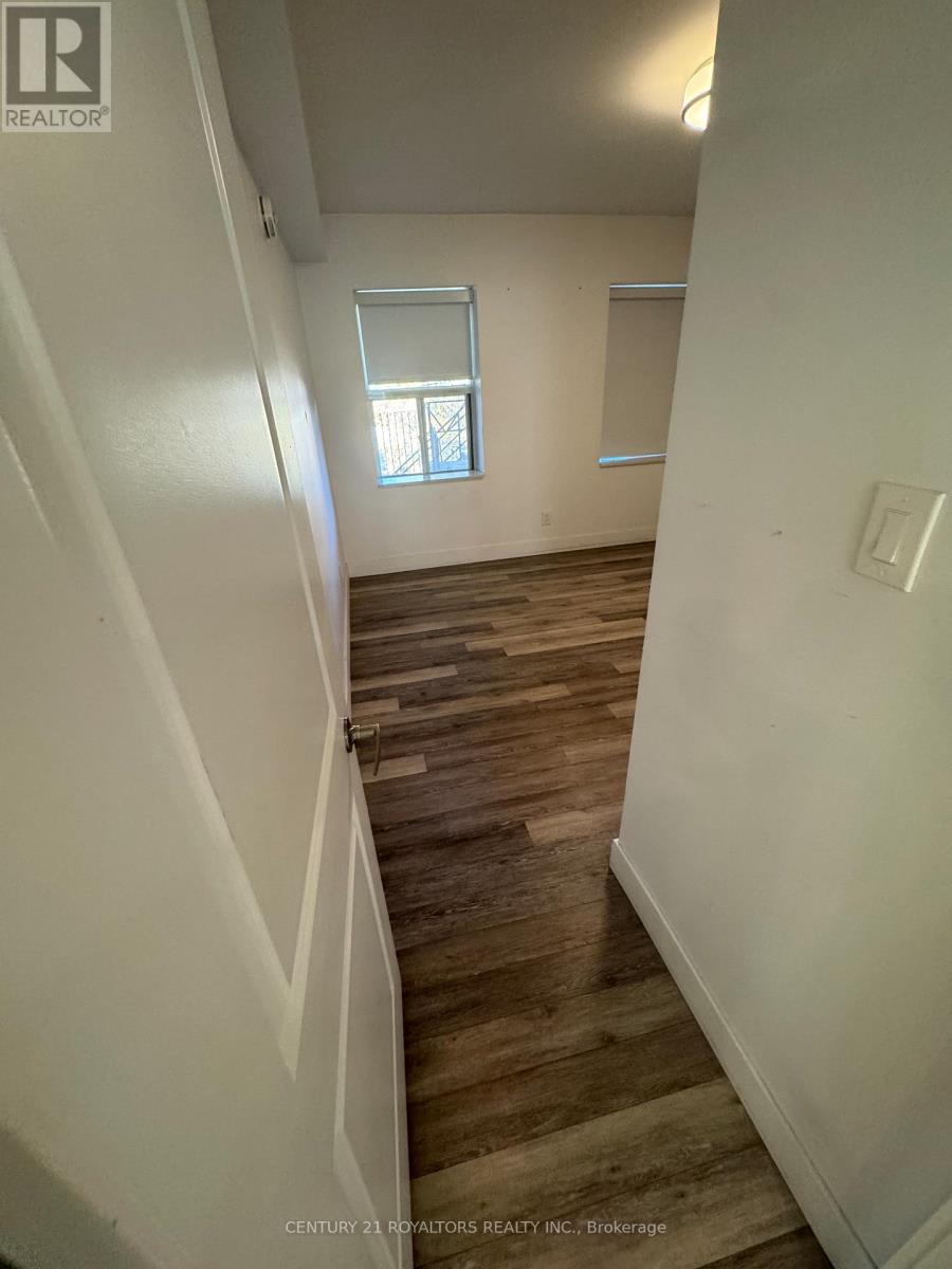 1 - 792 O'connor Drive, Toronto, Ontario  M4B 2S6 - Photo 3 - E12523258