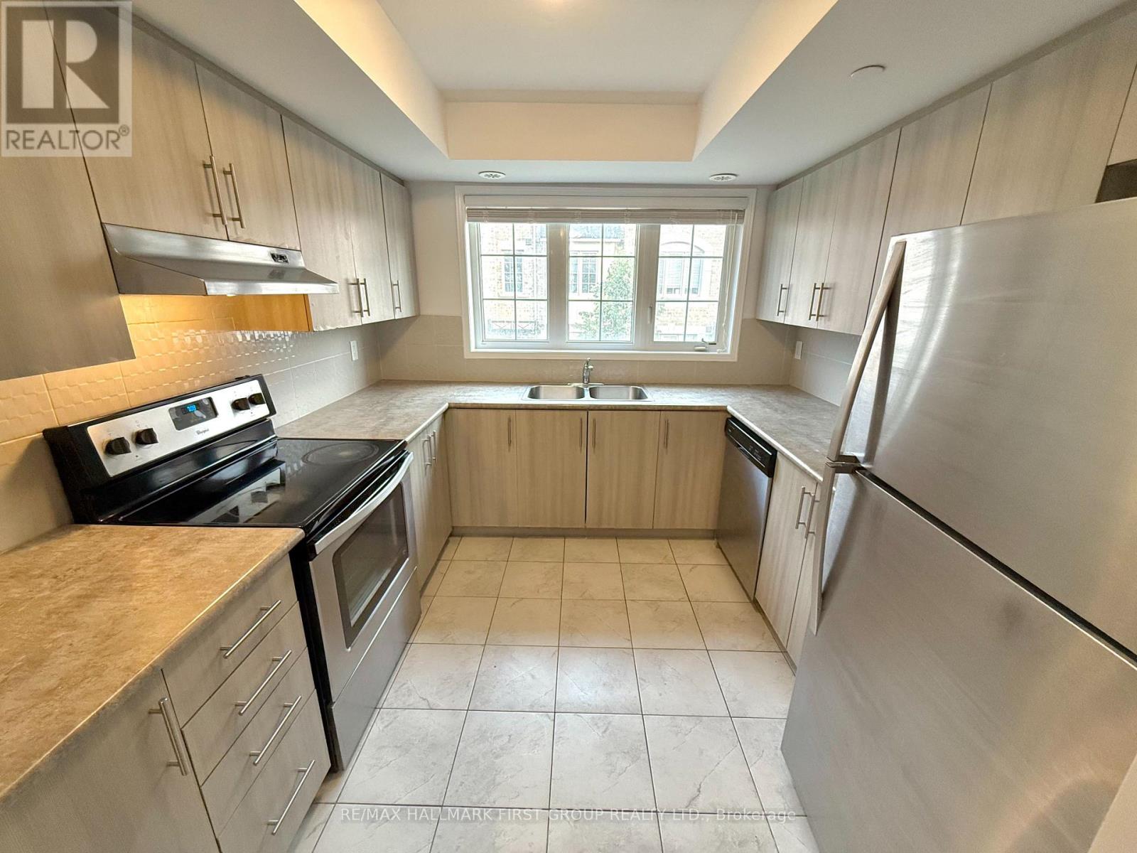 95 Sarita Path, Oshawa, Ontario  L1L 0K7 - Photo 3 - E12523300