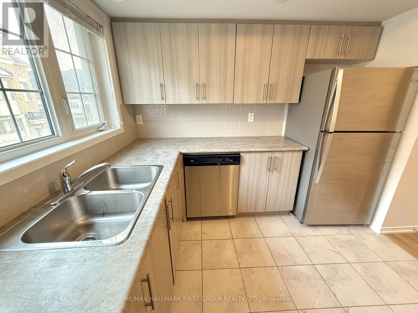 95 Sarita Path, Oshawa, Ontario  L1L 0K7 - Photo 9 - E12523300