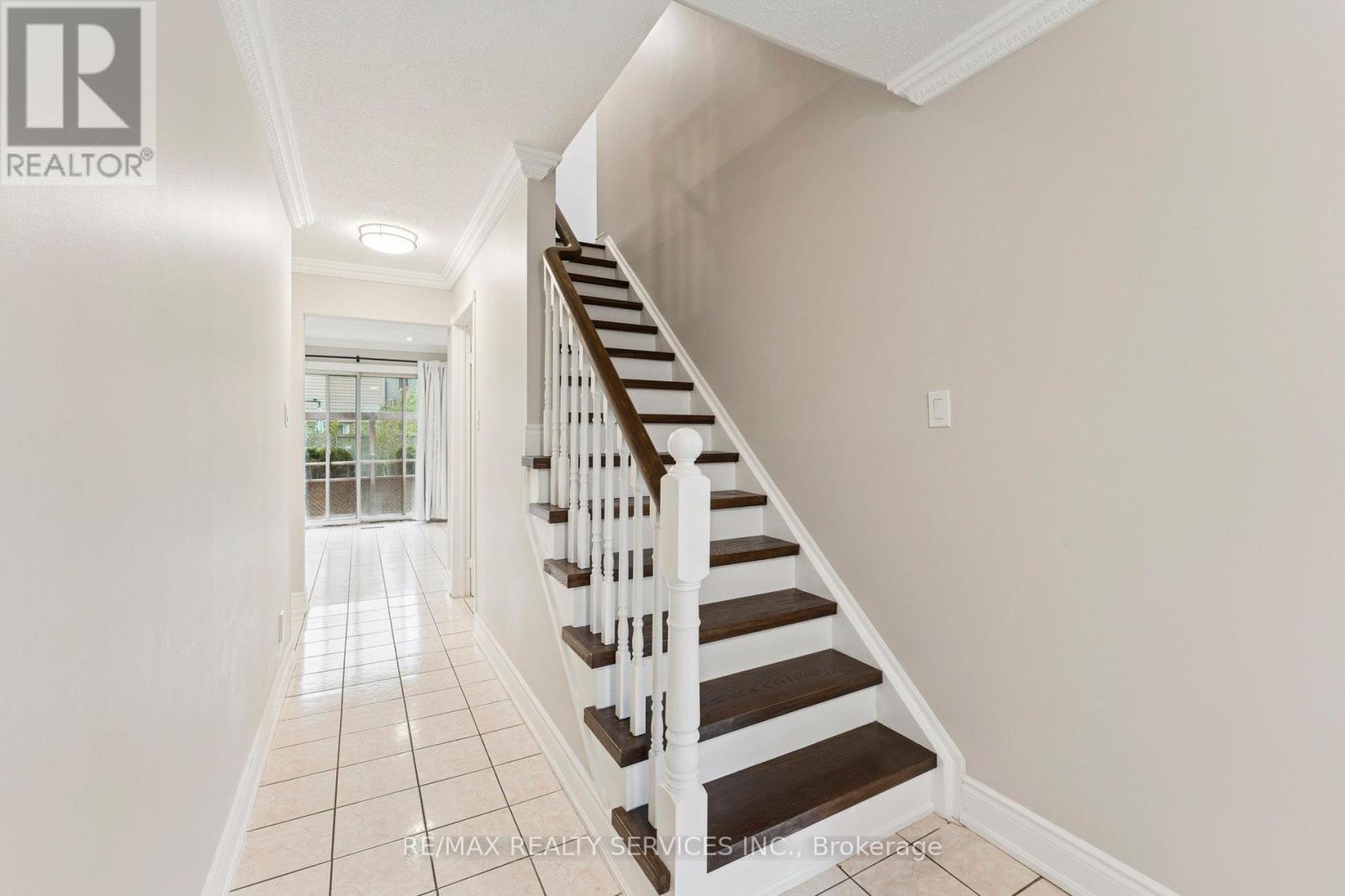 21 Majestic Crescent, Brampton, Ontario  L6S 3N1 - Photo 4 - W12520862