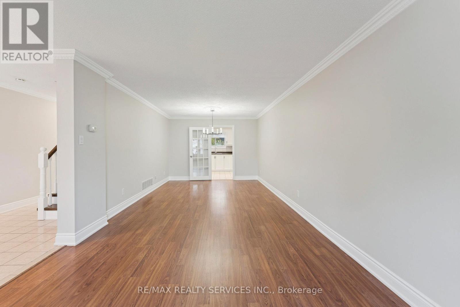 21 Majestic Crescent, Brampton, Ontario  L6S 3N1 - Photo 7 - W12520862