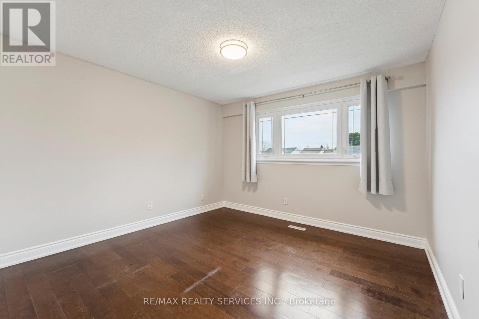21 Majestic Crescent, Brampton, Ontario  L6S 3N1 - Photo 25 - W12520862